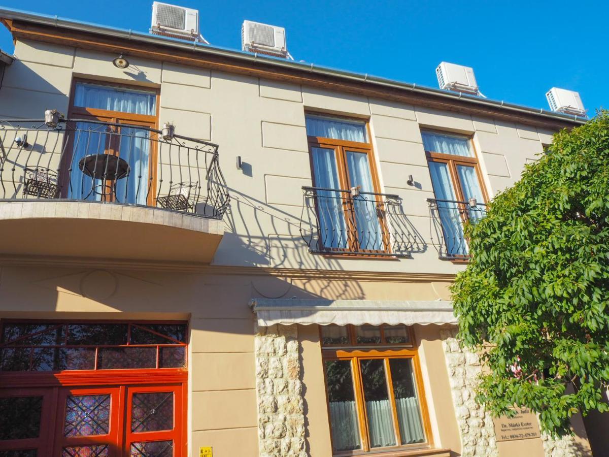 Holiday Apartmanhaz Harkány Εξωτερικό φωτογραφία